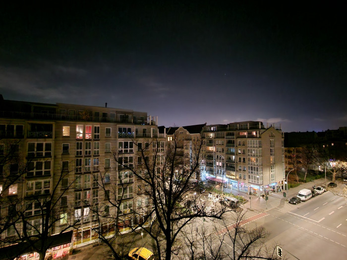 Der Nachmodus kann auch mit der Superweitwinkelkamera ...